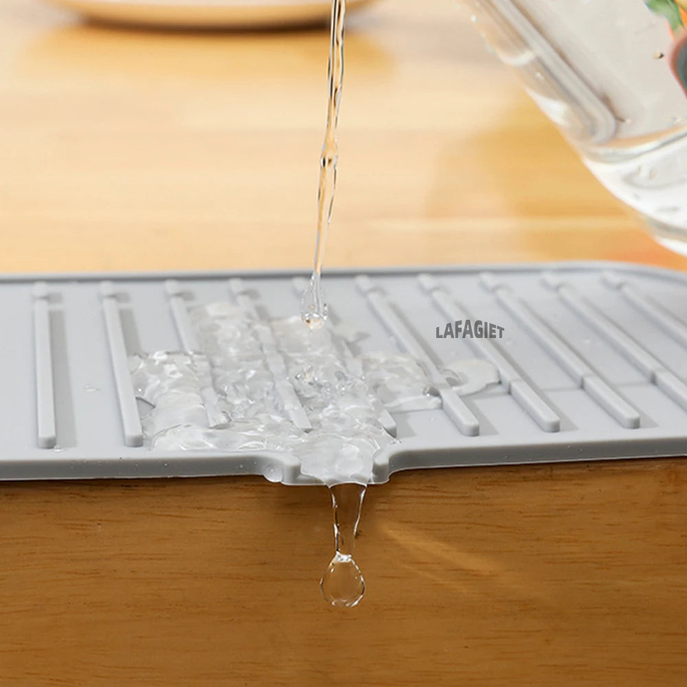 Discover the Unmatched Versatility of our Silicone Draining Mat - an Essential Kitchen Accessory You won't want to be Without!