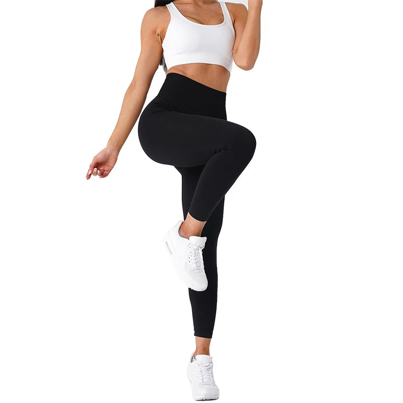 Flawless Flex: NVGTN's Seamless Elegance Leggings