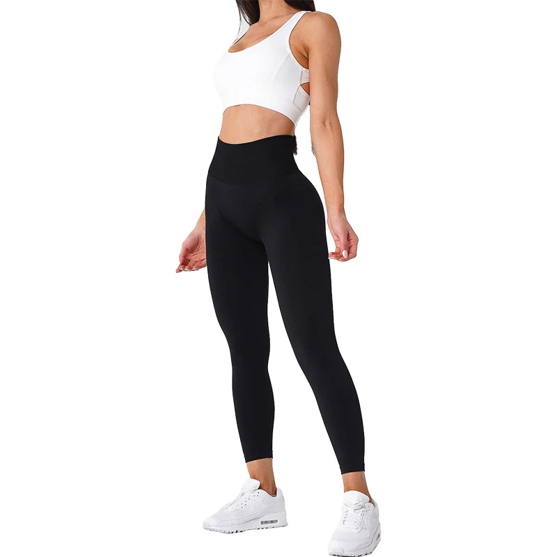 Flawless Flex: NVGTN's Seamless Elegance Leggings