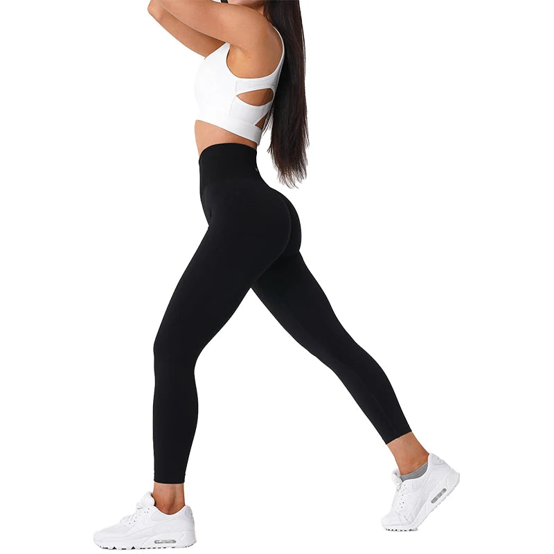 Flawless Flex: NVGTN's Seamless Elegance Leggings